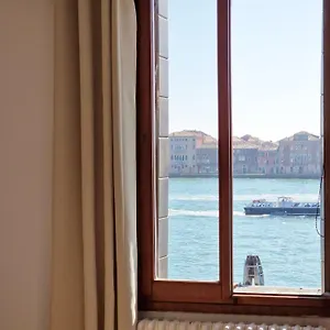 Hostel Silk Road, Venice